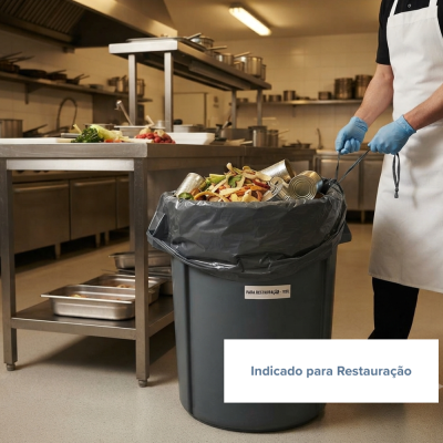 Contentor de lixo cheio com saco preto e etiqueta PARA RESTAURAÇÃO 160L em cozinha profissional