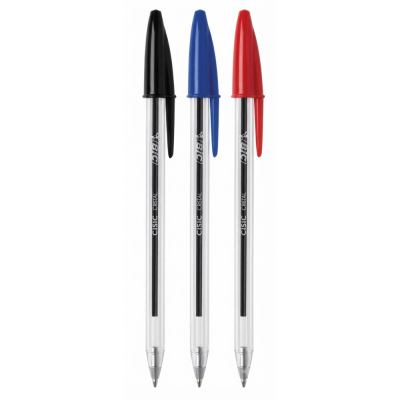 Três canetas esferográficas BIC com corpo transparente e tampas preta, azul e vermelha.