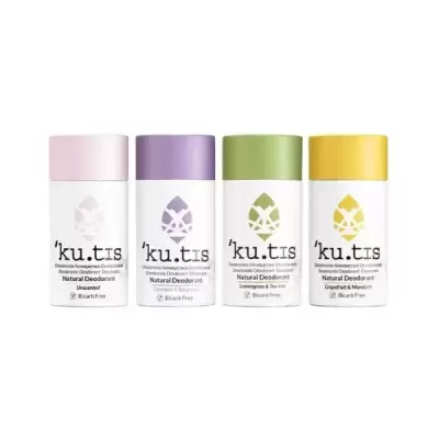 Quatro desodorizantes naturais em stick da marca 'ku.tis' com tampas coloridas