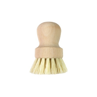 Escova redonda com cabo de madeira e cerdas claras