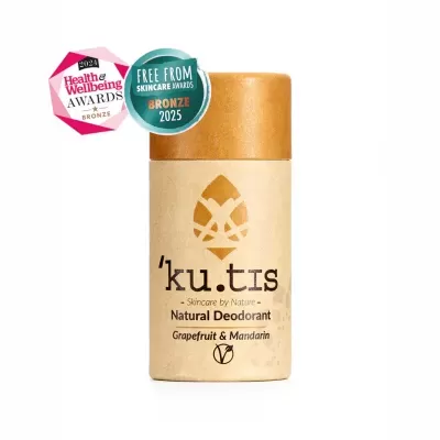 Desodorizante natural 'ku.ts' com embalagem bege e tampa madeira, selos prémios bronze 2024 e 2025