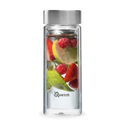 Garrafa de vidro transparente com infusor e frutas
