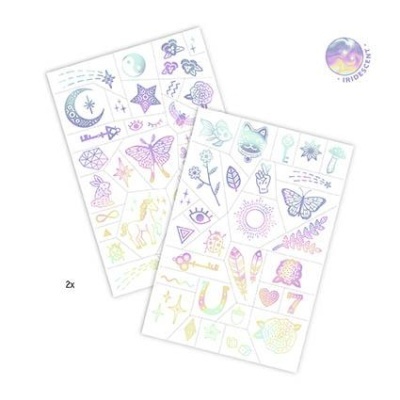 Folhas de autocolantes holográficos iridescentes com desenhos variados como lua, estrelas, borboleta e outras figuras.