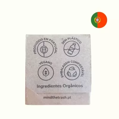 Pacote pequeno em papel reciclado com ícones e texto em português sobre sustentabilidade