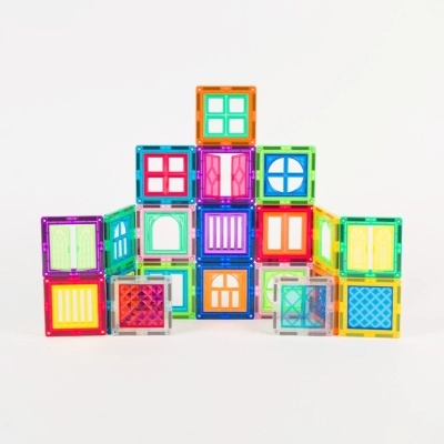 Blocos magnéticos coloridos com padrões de janelas variados