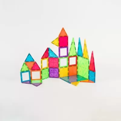 Conjunto colorido de blocos magnéticos geométricos translúcidos