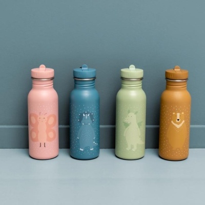 Garrafas reutilizáveis coloridas com desenhos de animais