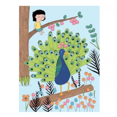 Ilustração de pavão com criança num ramo de árvore e flores