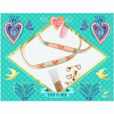 Conjunto para fazer pulseiras com contas coloridas em embalagem azul turquesa decorada