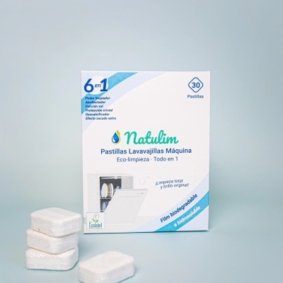Caixa de pastilhas para máquina de lavar loiça Natulim com quatro pastilhas junto