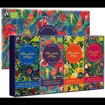 Conjunto de quatro caixas coloridas de chocolates orgânicos Chocolate and Love com 71%, 70%, 65% e 80% cacau e ilustrações de flores