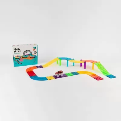 Brinquedo pista de corrida flexível colorida com carrinho vermelho e caixa IMA NIX