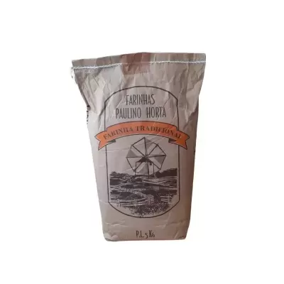 Saco de farinha castanho com moinho de vento e texto em português
