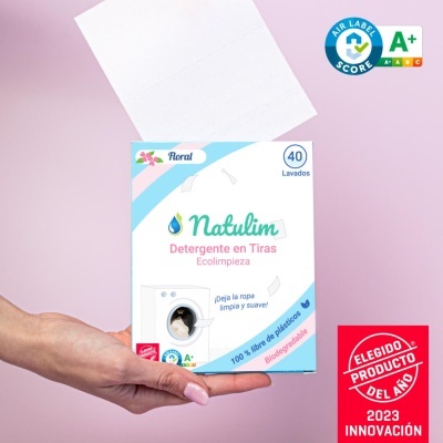 Caixa de detergente em tiras Natulim azul e branco com selo de inovação 2023