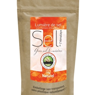 Saco de papel com sal grosso do Himalaia, etiqueta laranja e branca com texto em francês