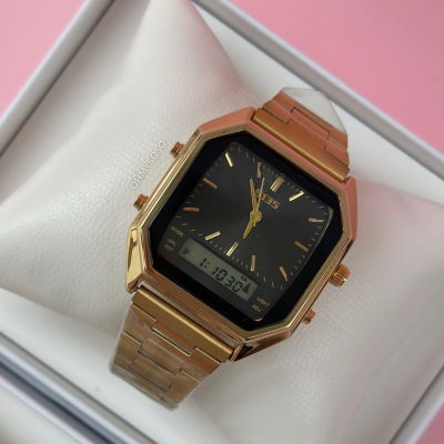 Relógio dourado com mostrador preto e visor digital em estojo branco