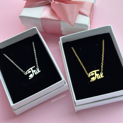 Colares prateado e dourado com pendentes 