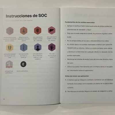 Livro aberto com instruções e diagramas coloridos em espanhol