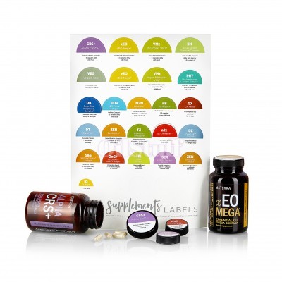 Frascos e cápsulas de suplementos alimentares com esquema de rótulos coloridos ao fundo