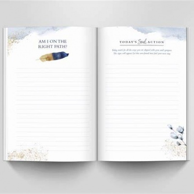Caderno aberto com páginas para escrita e cabeçalhos em inglês, com ilustrações de aquarela e linhas para texto
