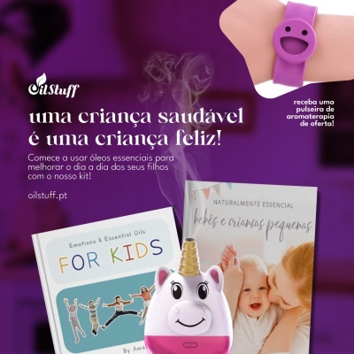 Kit de aromaterapia infantil com difusor unicórnio e pulseira roxa em fundo roxo