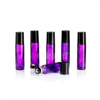Frascos roll-on de vidro roxo com tampas pretas e aplicador metálico