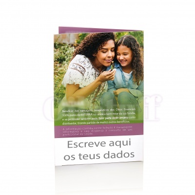 Capa de livro ou brochura com mulher e criança e texto em português.