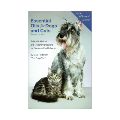 Capa de livro com cão e gato e texto sobre óleos essenciais para cães e gatos
