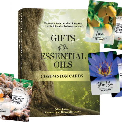 Conjunto de cartas inspiradoras sobre óleos essenciais com imagens de plantas e texto em inglês.