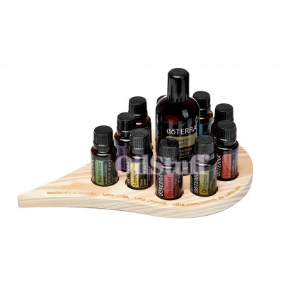 Conjunto de óleos essenciais dōTERRA em suporte de madeira