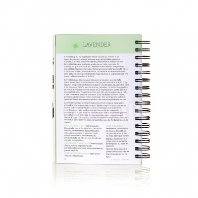 Caderno com capa verde de lavanda e texto explicativo em inglês