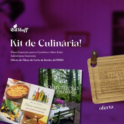 Kit culinário com livros de culinária e uma tábua de corte em bambu em fundo púrpura