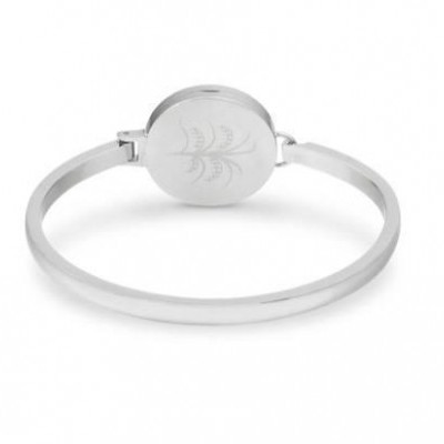 Pulseira rígida prateada com gravação floral no fecho redondo