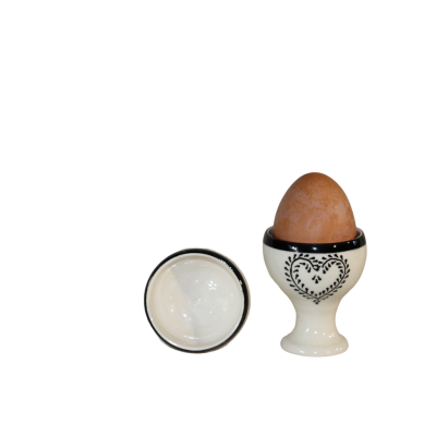 Conjunto de dois recipientes de cerâmica com ovo castanho