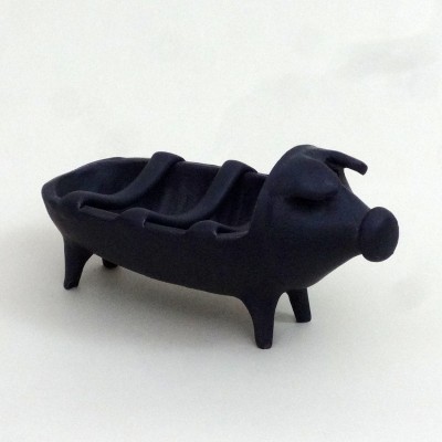 Tabuleiro preto em forma de porco com quatro compartimentos