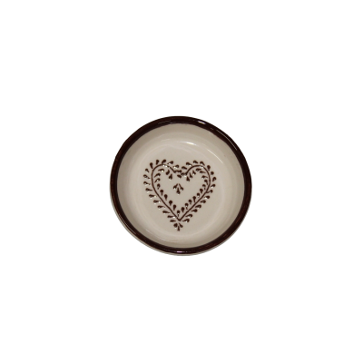 Prato de cerâmica branco com decoração castanha em forma de coração