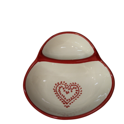 Tigela de cerâmica branca com contorno vermelho e padrão de coração