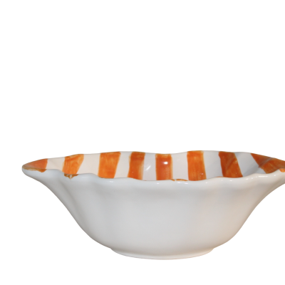 Taça branca de cerâmica com riscas laranja na borda ondulada