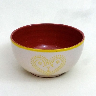 Tigela cerâmica vermelha e branca com padrão amarelo em fundo branco