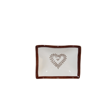 Prato quadrado branco com borda castanha e coração decorativo castanho no centro