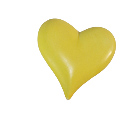 Coração amarelo liso e brilhante sobre fundo preto