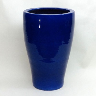 Vaso cerâmico azul escuro vidrado com acabamento brilhante