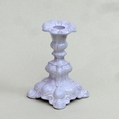 castiçal cerâmico branco com detalhes ornamentais