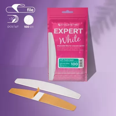 Pacote rosa de lixas de unha STALEX PRO Expert White e três lixas de unha brancas e castanhas sobre fundo roxo