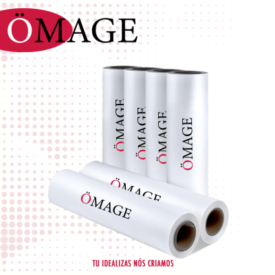 Rolos brancos com texto ÖMAGE sobre fundo branco com pontos rosa e frase na base