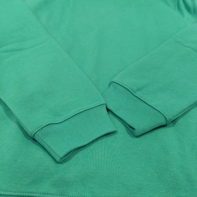 Camisola de malha verde com gola redonda e punhos elásticos