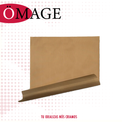 Papel castanho com extremidade enrolada sobre fundo branco com texto ÖMAGE e slogan em vermelho