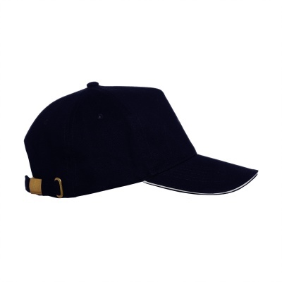 Boné preto com aba curva e detalhe branco