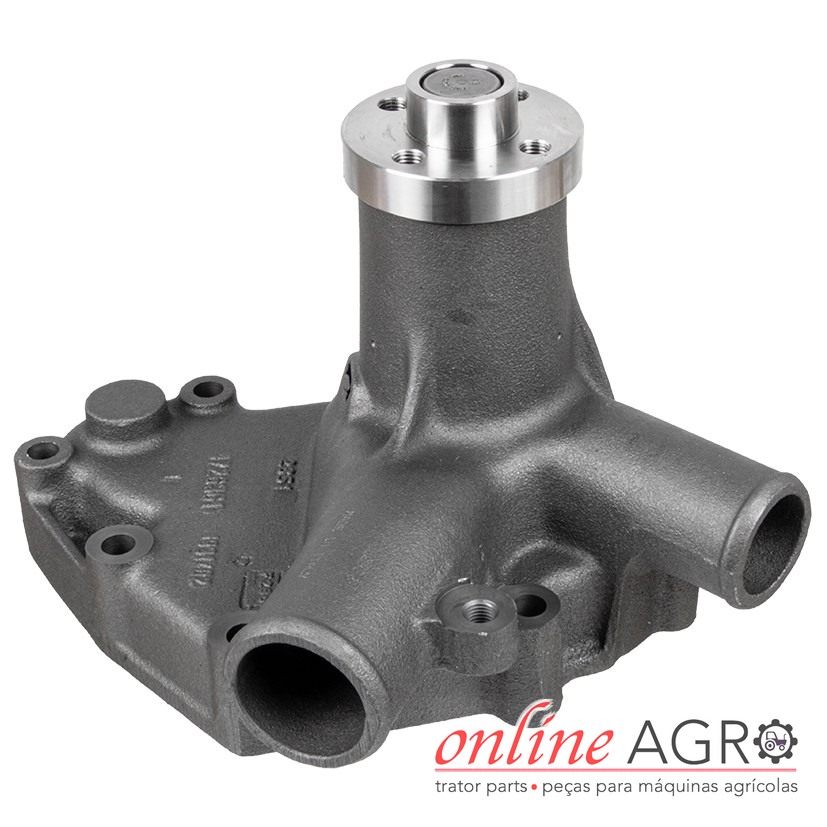 Bomba de água, Fiat, OAC11155PT Peça metálica agrícola cinza com flange prateada e três aberturas cilíndricas