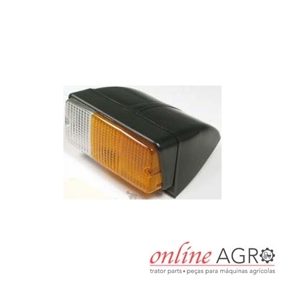 Peça de sinalização para máquina agrícola em plástico preto e lentes amarelo e branco.